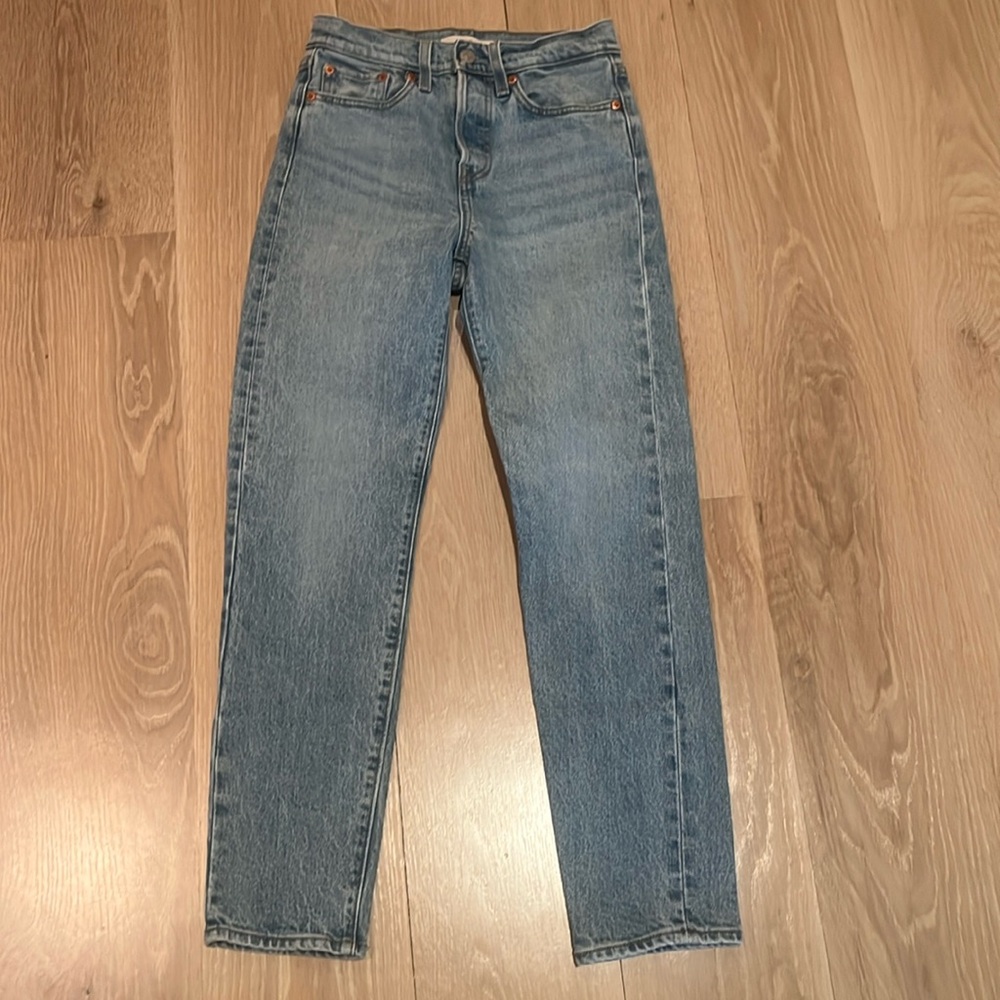 Levi’s straight leg Jean